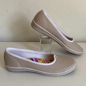 GRASSHOPPERS Slip On Flats Size 7.5 Beige Canvas Casual Comfort Shoes Loafers